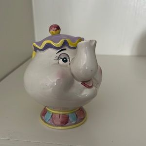 Mrs. Potts resin figurine